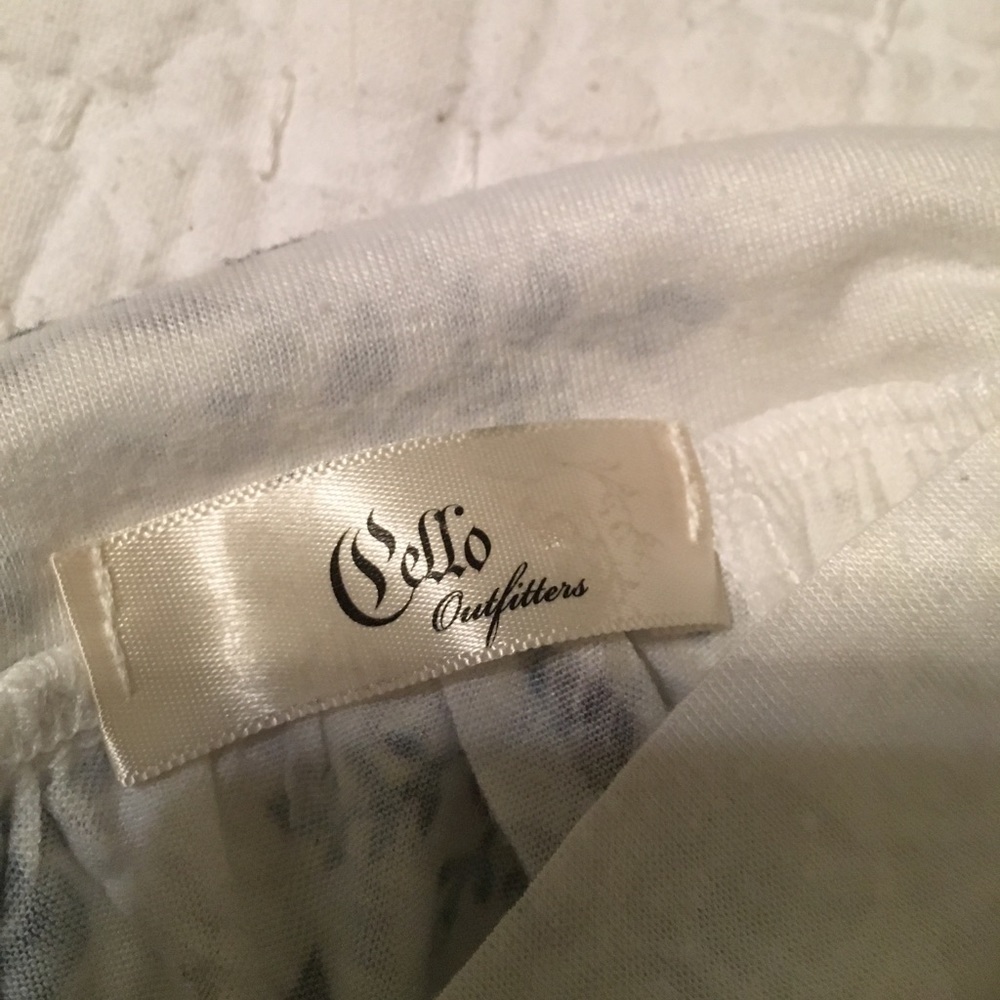 Cello boutique shirt. Very cool pattern. Fabulous! - Picture 4 of 4