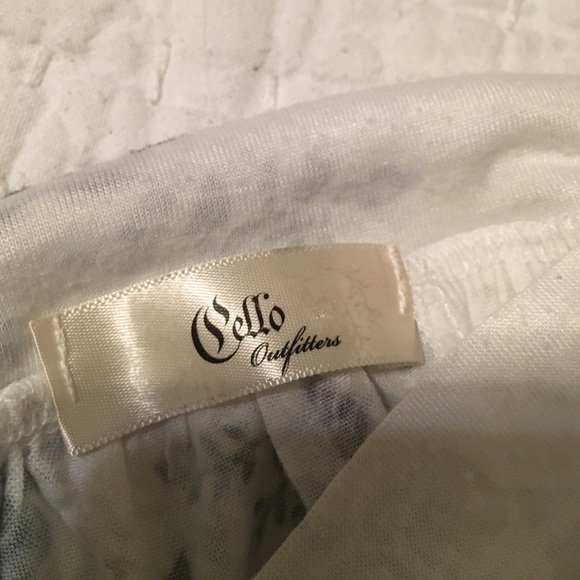 Cello boutique shirt. Very cool pattern. Fabulous! - Picture 4 of 4