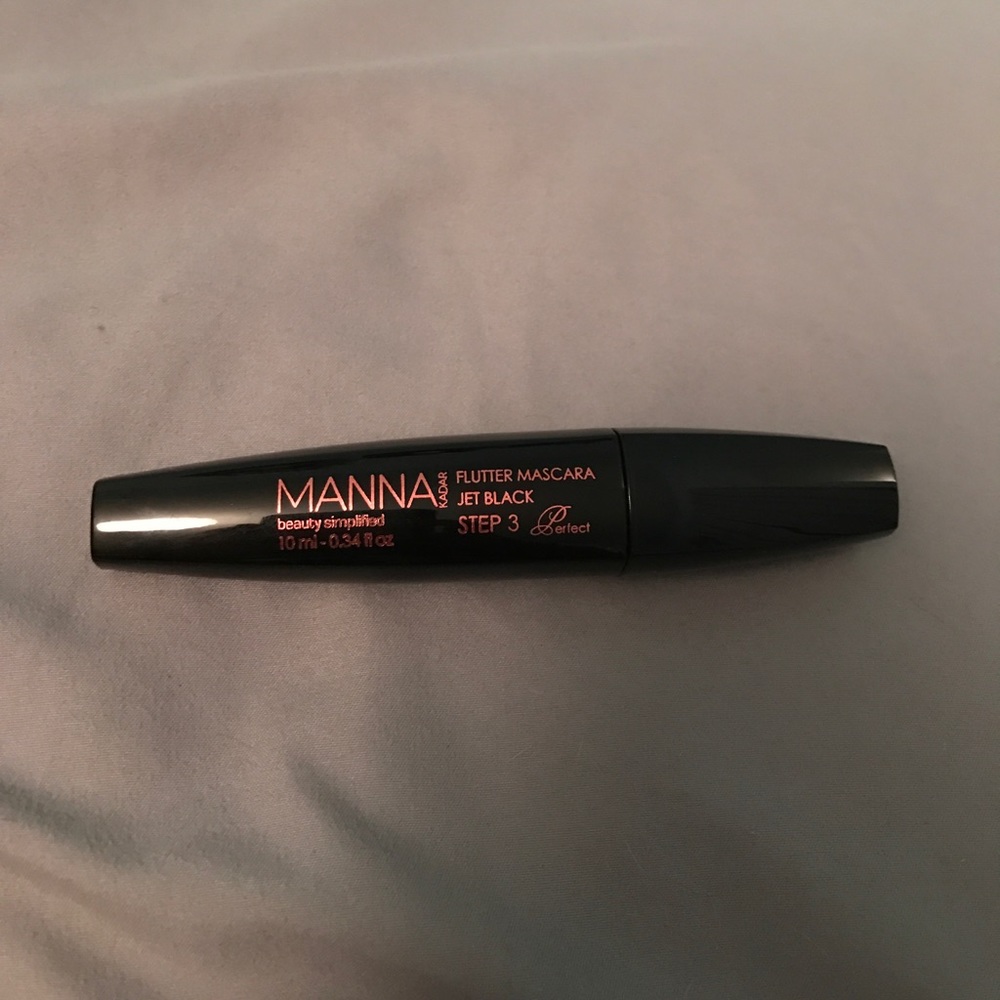 Manna Kadar Flutter Mascara