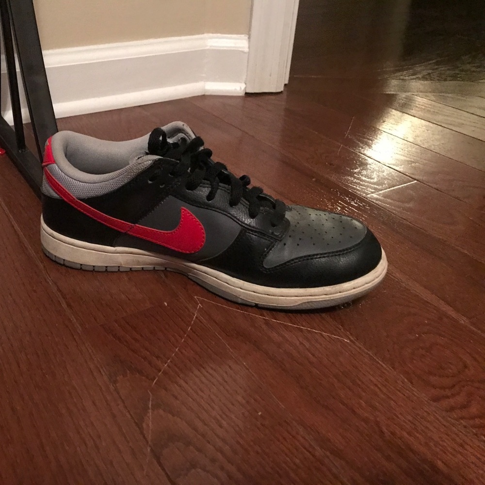 Nikes - Picture 2 of 3