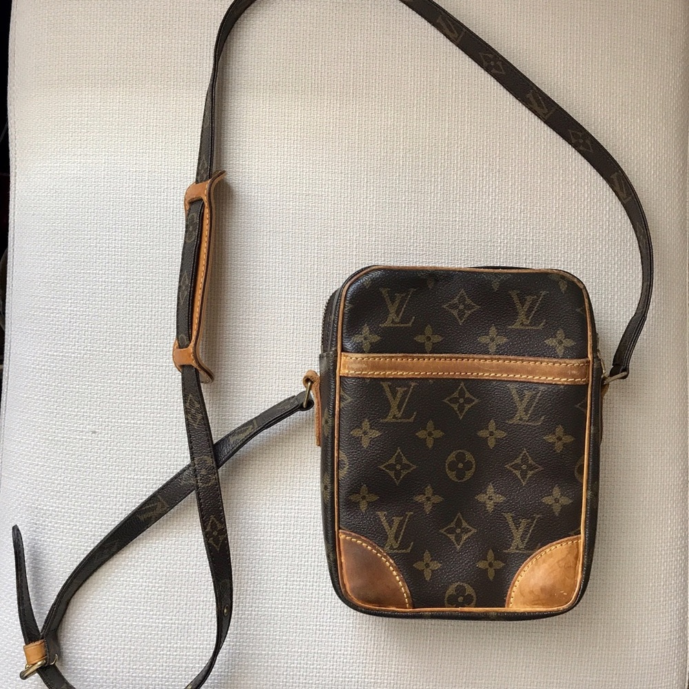 Louis Vuitton Cross Body Purse