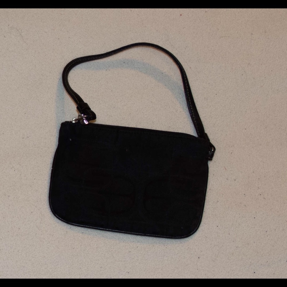 Black wristlet
