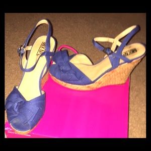 Royal in your royal blue wedges