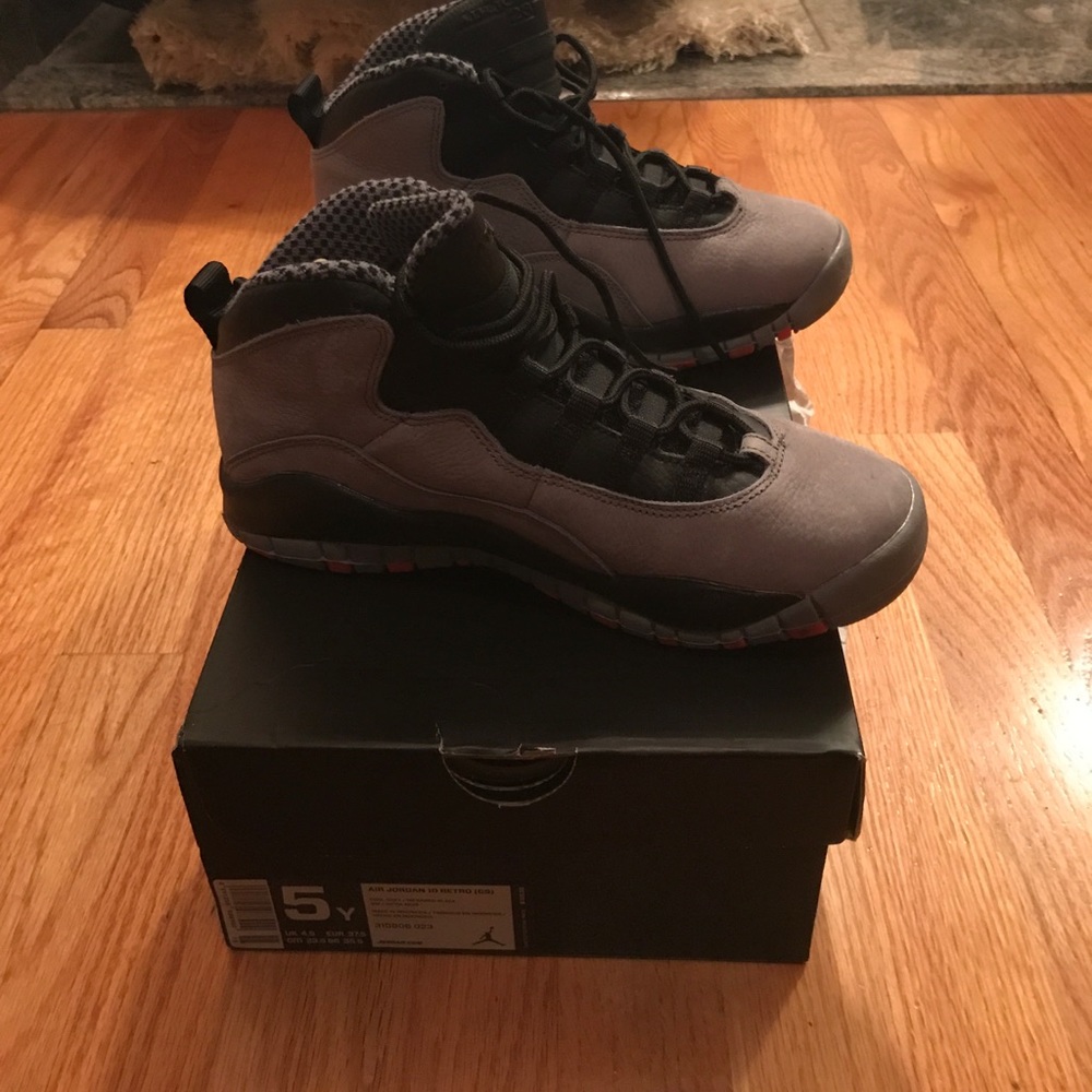 Jordan retro 10 in cool grey/infrared-black