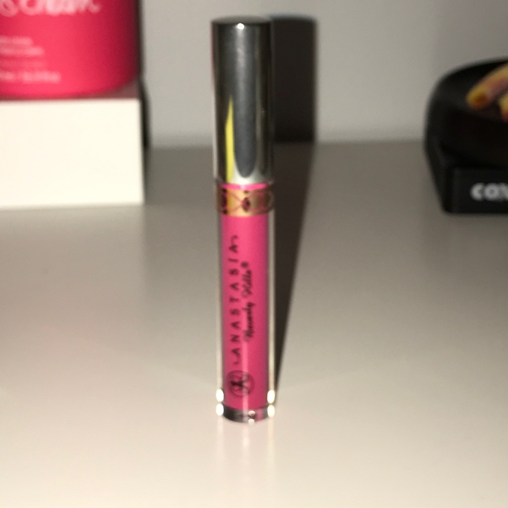 ABH matte liquid lipstick , never used.