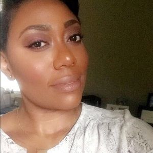 Meet your Posher, Adrianne