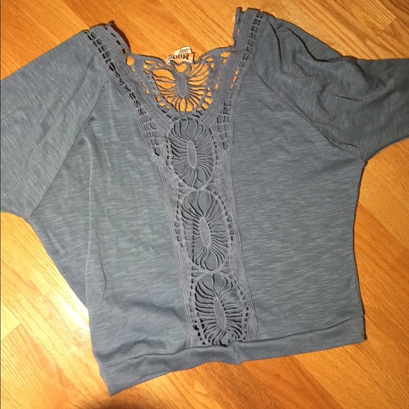 MUDD Open-Back Crop Top - Picture 2 of 3