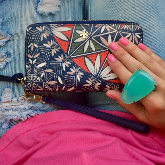 Tory Burch Handbags - TORY BURCH Wristlet  (Smartphone Wallet)