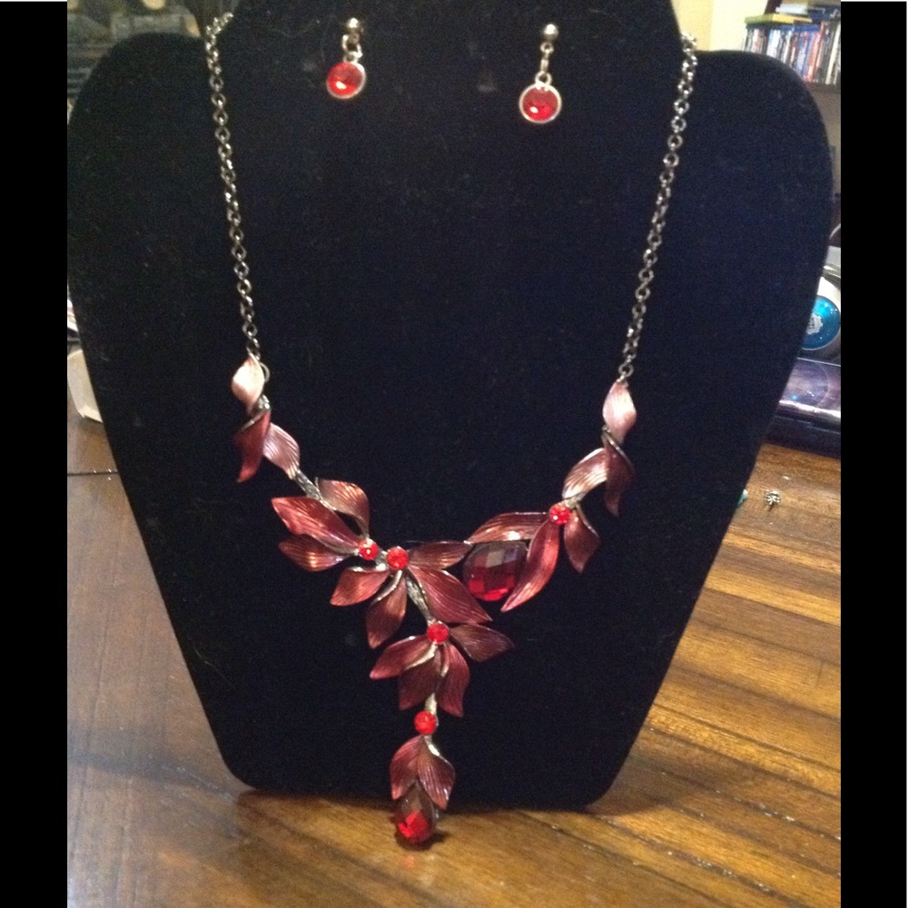 Stunning red statement necklace with earrings