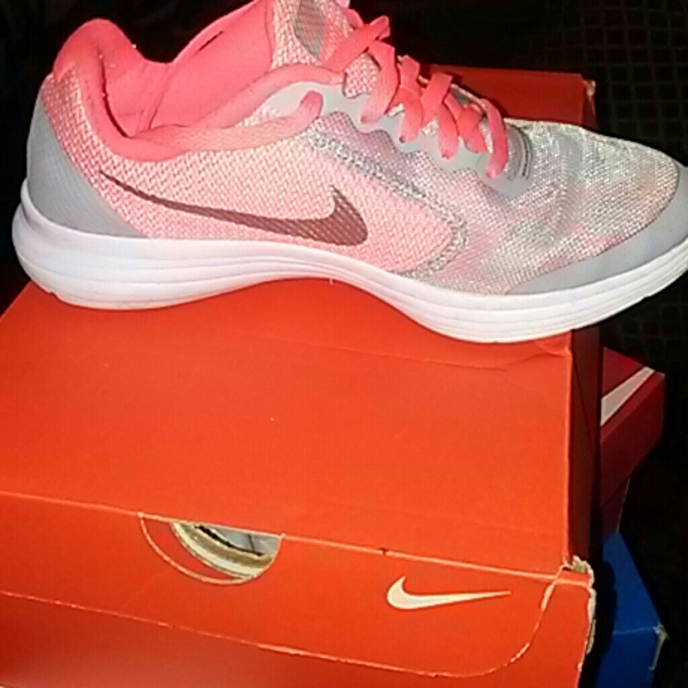 Nike. Flex - Picture 2 of 2