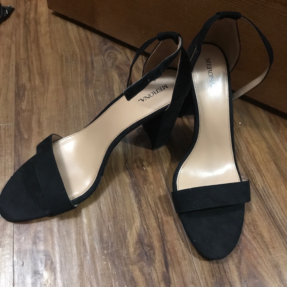Black suede Heels !