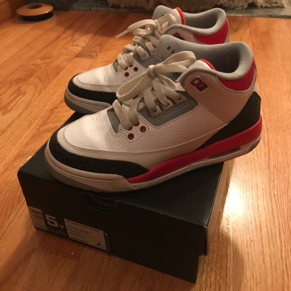 Jordan retro 3 kids size 5