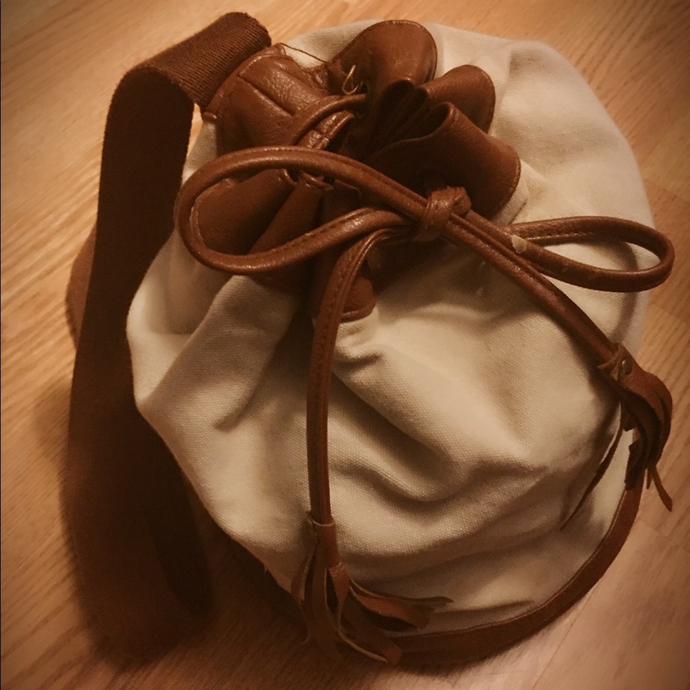 ❗️PRICE DROP❗️OVER THE SHOULDER TASSLE CANVASS BAG