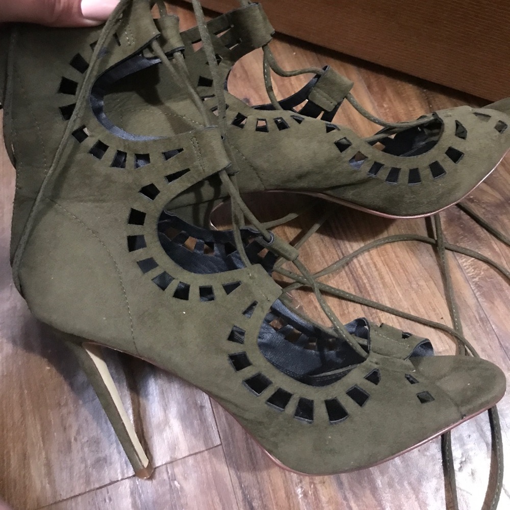 Green suede heels !