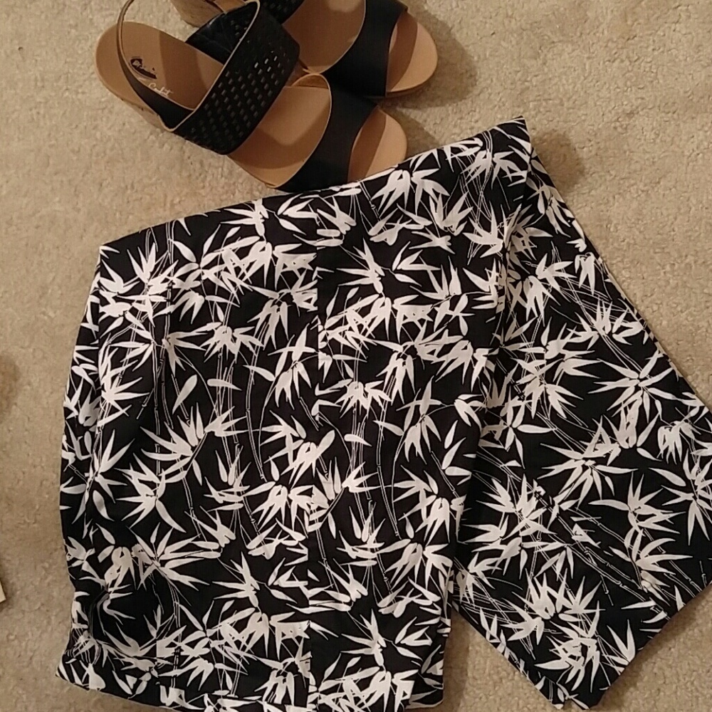 {😎SALE😎} Lightweight tropical cropped pant