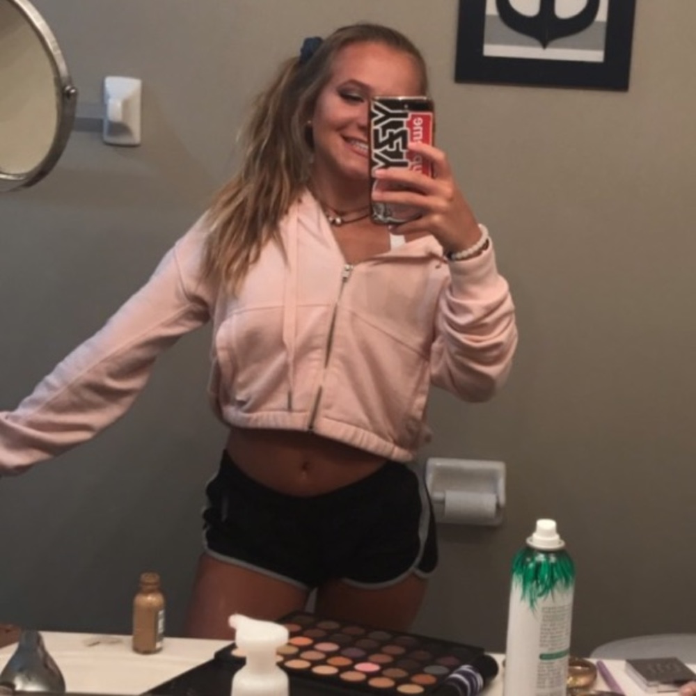 Meet your Posher, Lauren