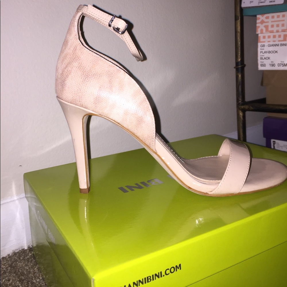 Heels - Picture 2 of 4