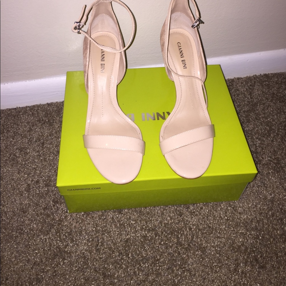 Heels - Picture 3 of 4