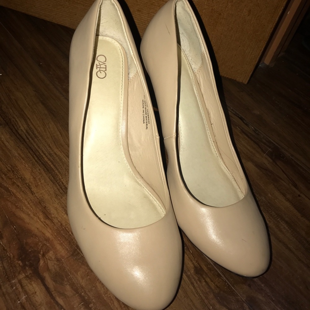Cute nude heels !