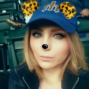 Meet your Posher, Nicole