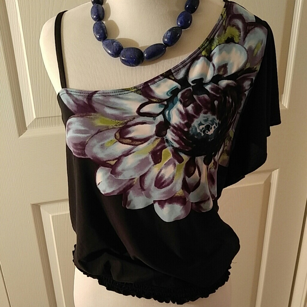 {FLASH SALE} Gorgeous floral top