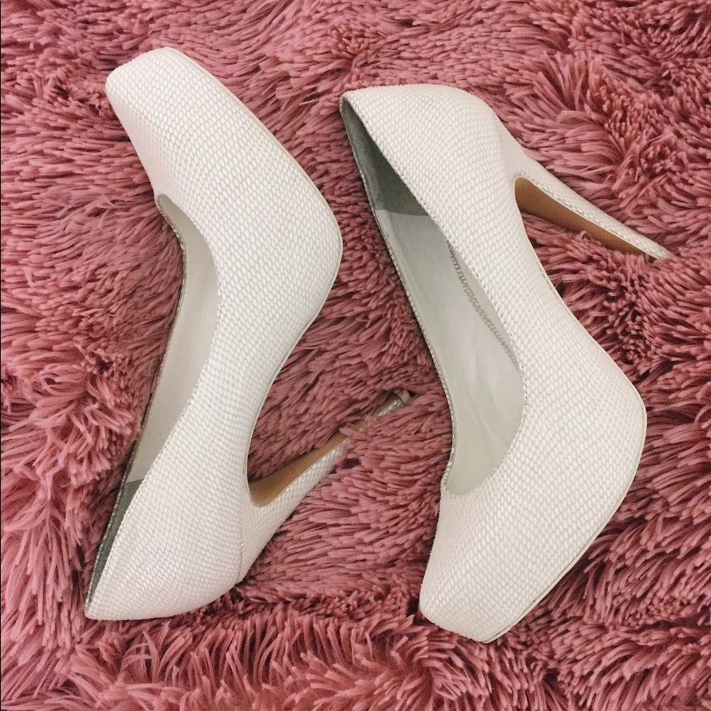 NWOT BCBG Generation High heels