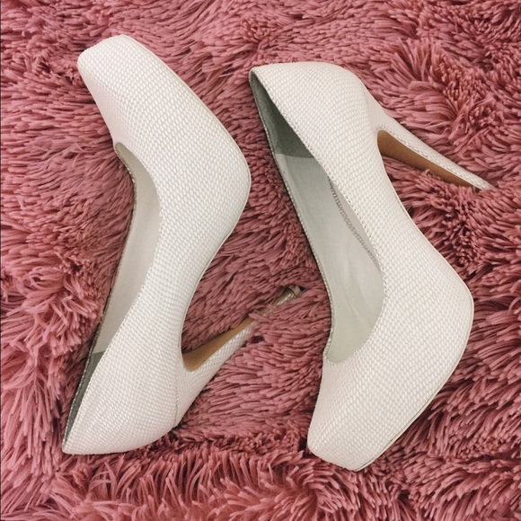 BCBGeneration Shoes - NWOT BCBG Generation High heels