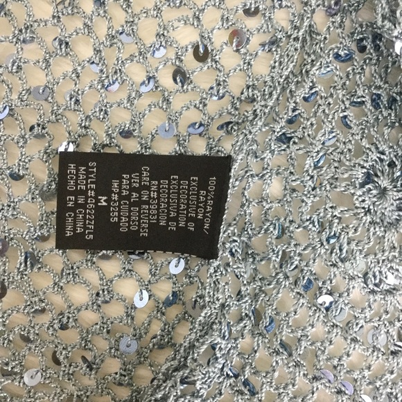 Cute XOXO Collection Shawl - Picture 4 of 6