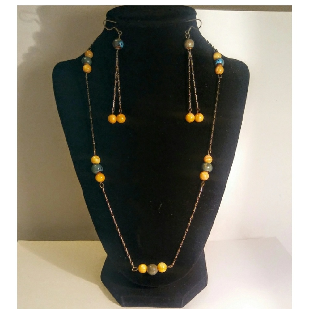 22in Porcelain & Rivershell Necklace Set