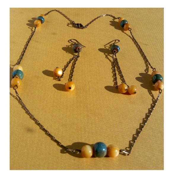 22in Porcelain & Rivershell Necklace Set - Picture 2 of 2