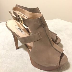 Guess high heeled shoes