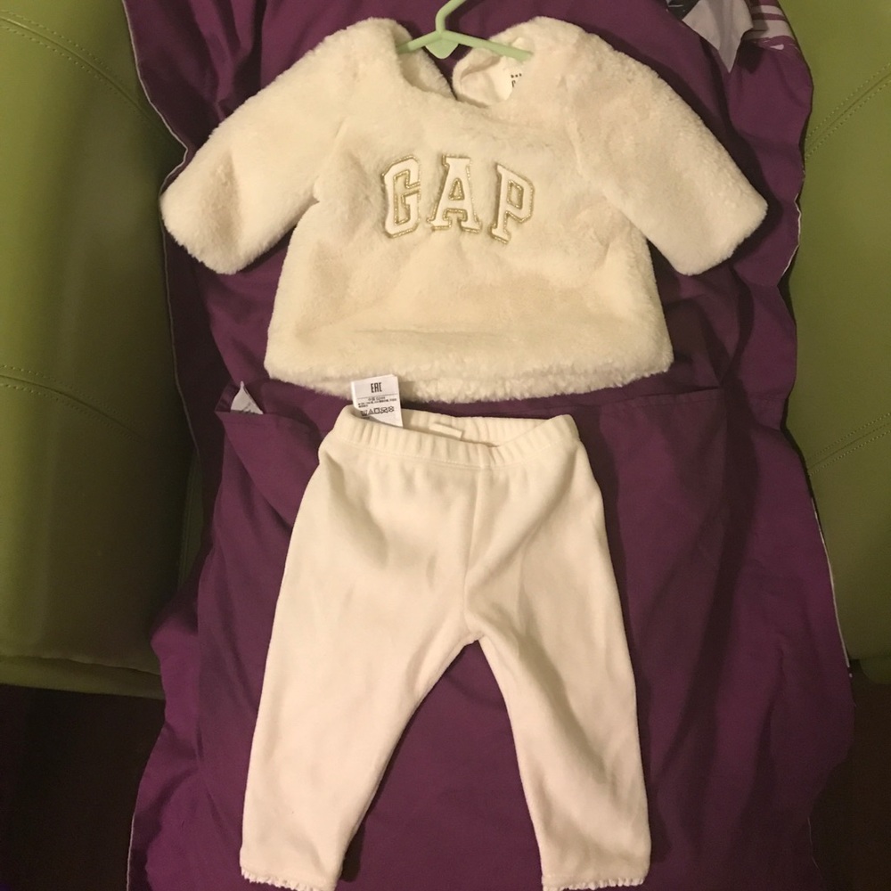 Baby Gap All White Fur Feel Sweater and Pants 0-3