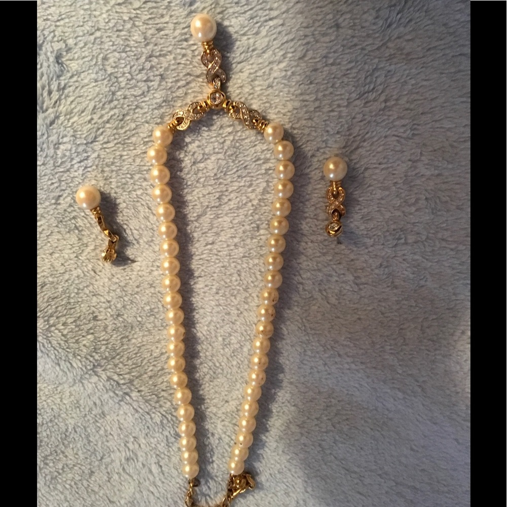 Pearl Necklace costume jewelry