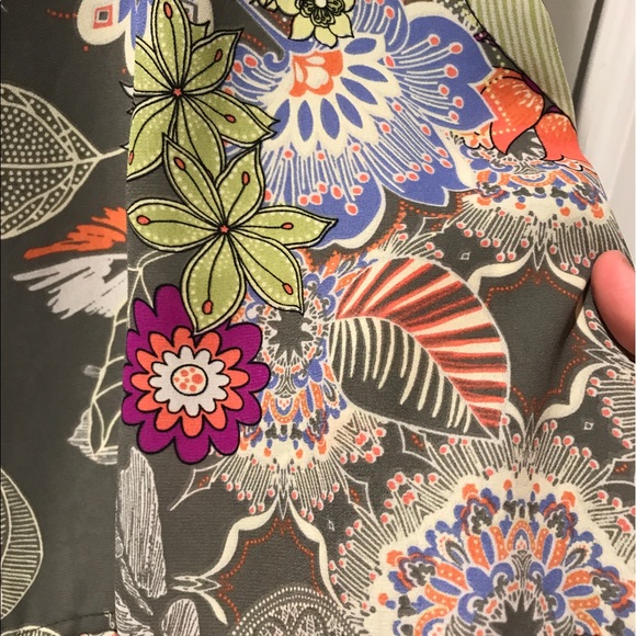 Colorful blouse. - Picture 2 of 4