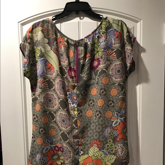 Colorful blouse. - Picture 4 of 4