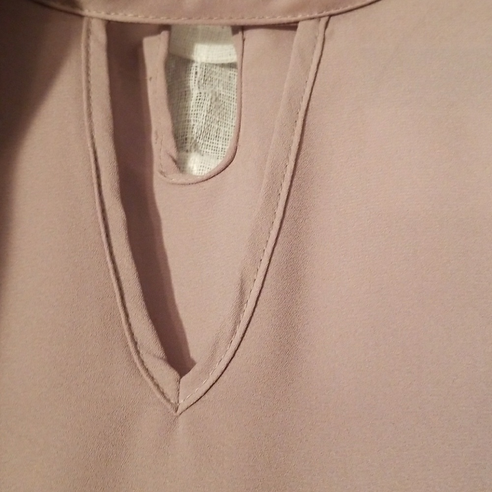blouse - Picture 2 of 3