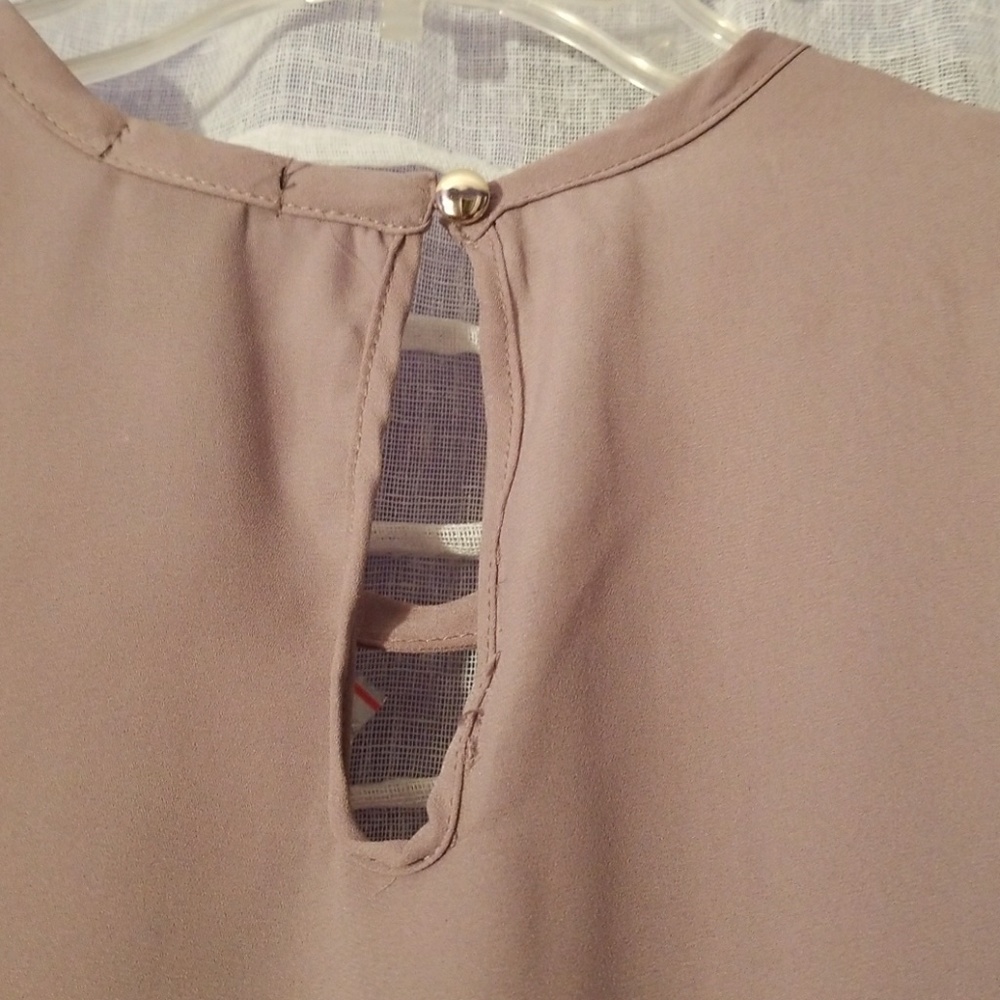 blouse - Picture 3 of 3