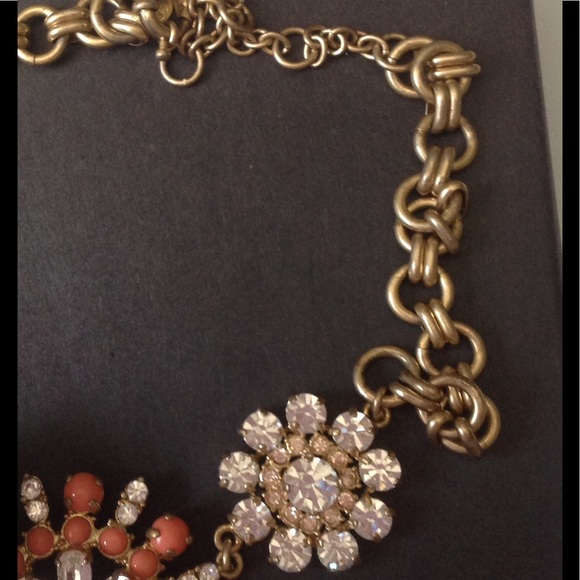 NEW PRICE  🌸 Cluster floral  Statement Necklace🌸 - Picture 3 of 3