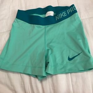 ‼️Green Nike Pros‼️