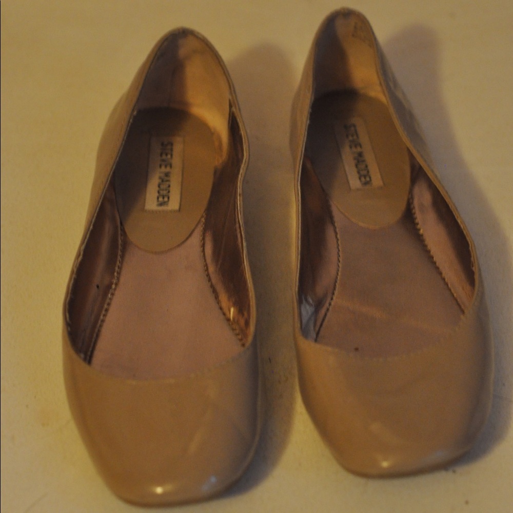 Steve Madden nude patent flats