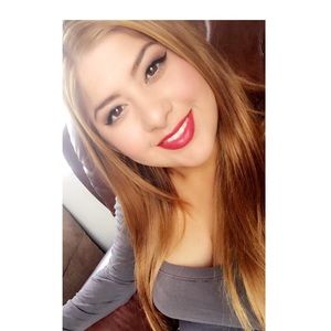 Meet your Posher, Betsabe