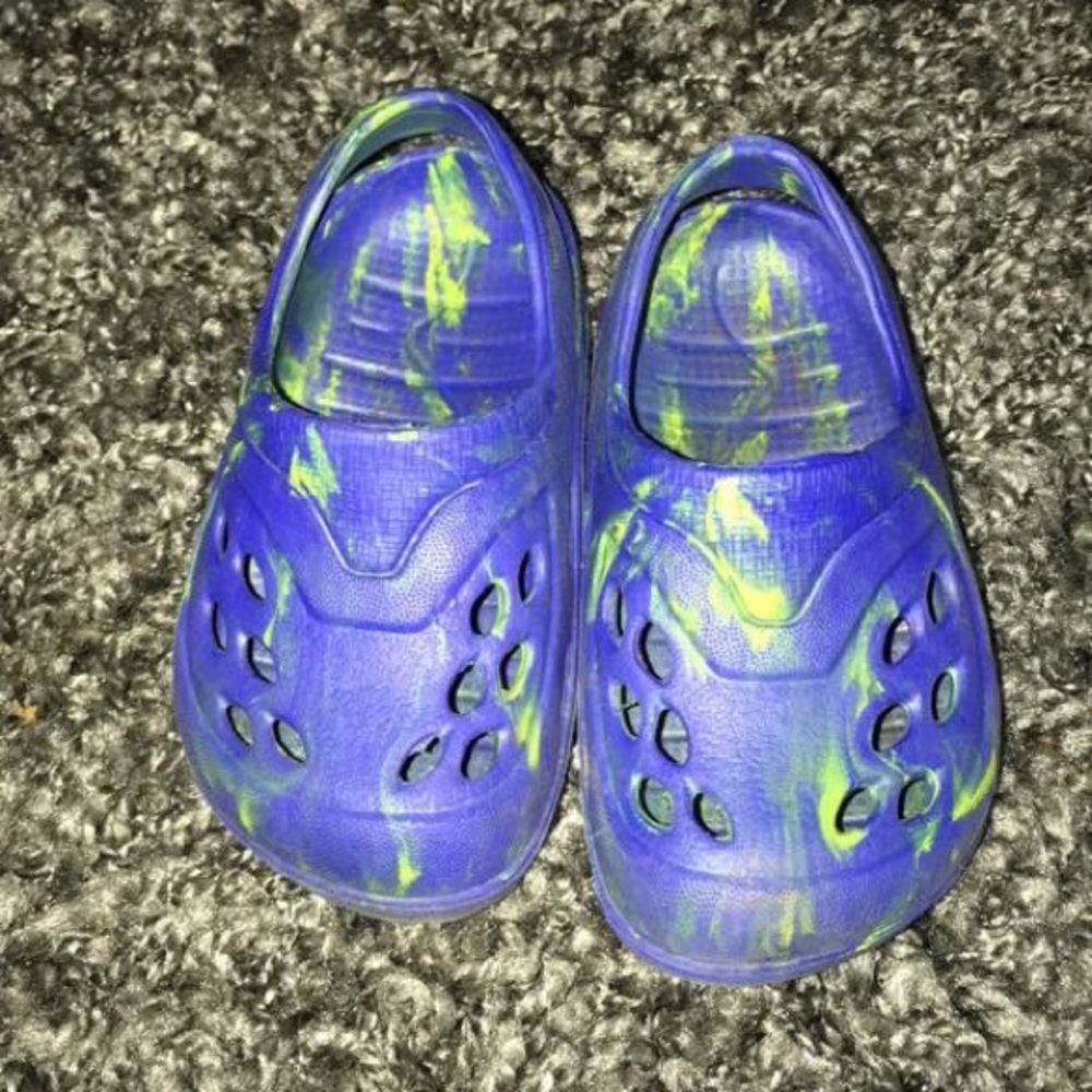 Toddler crocs