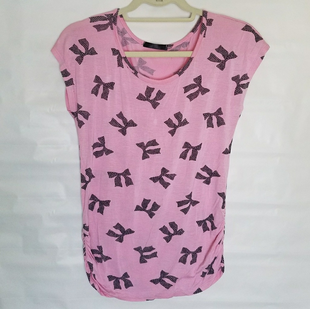 Pink t-shirt with black bows