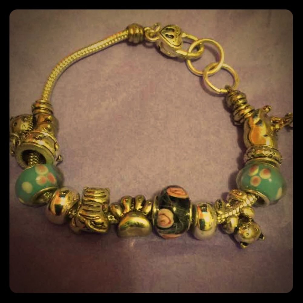 Kitty 🐱 charm bracelet
