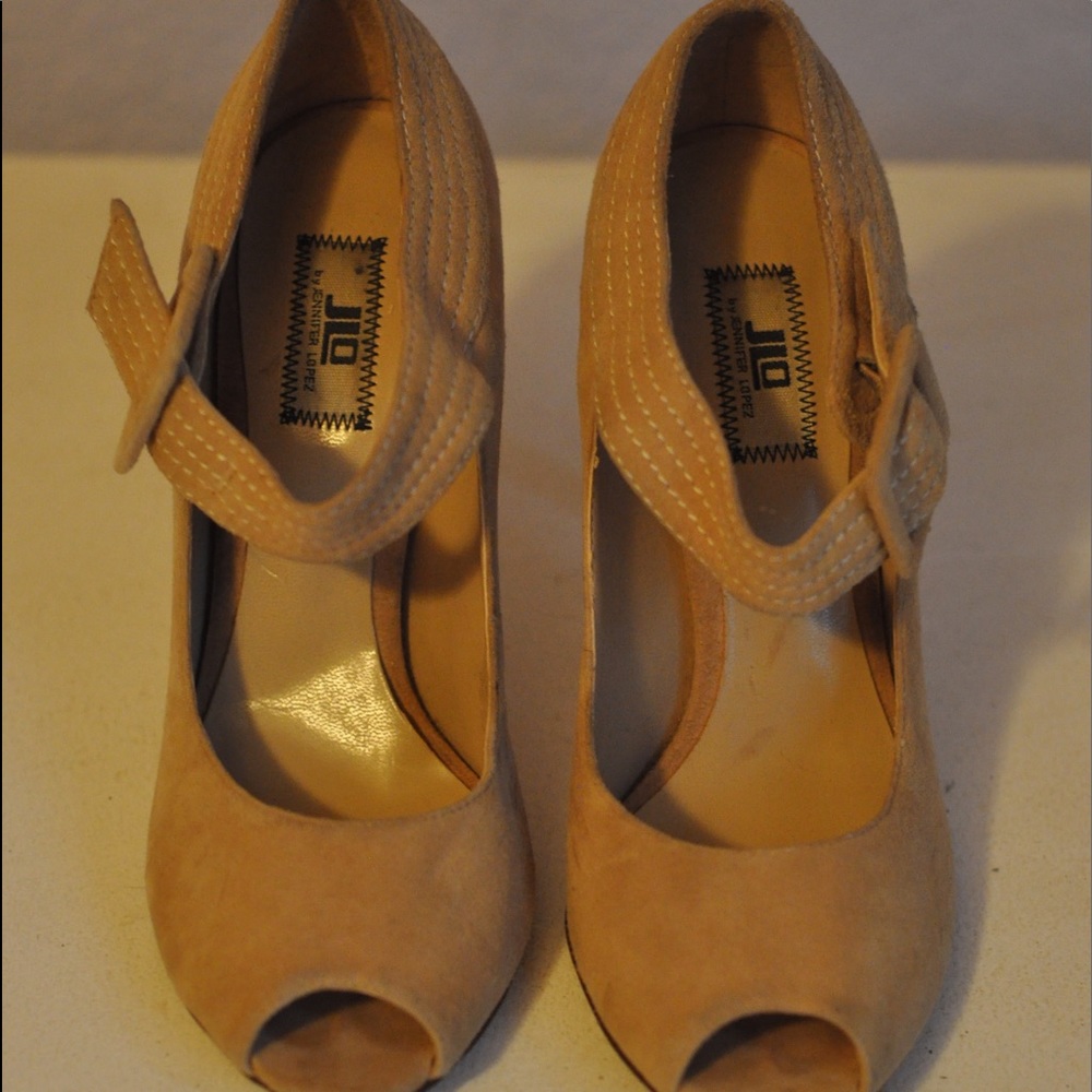 Jennifer Lopez nude suede heel