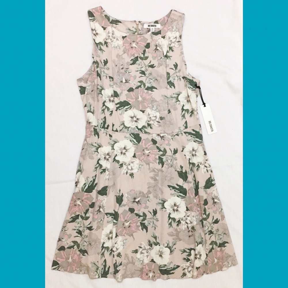 NWT BB Dakota Beige Floral Dress