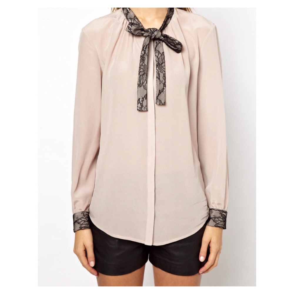 🌸French Connection Pussy Bow Silk & Lace blouse🌸