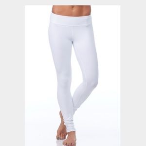 NEVER WORN 👍🏻 White Nike Leggings