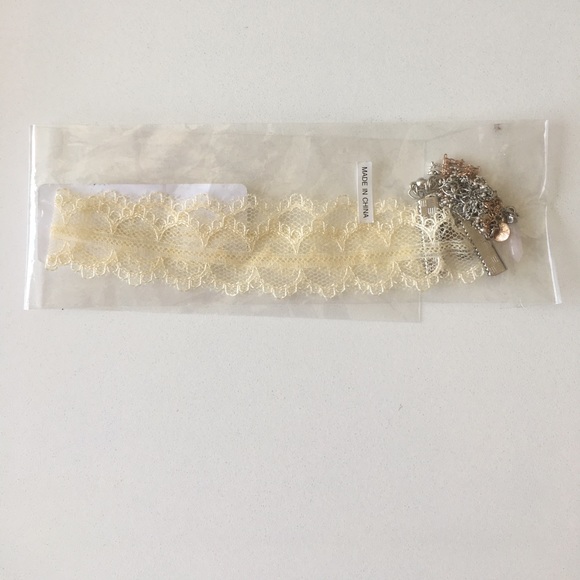 Nasty gal lace and layered choker - Picture 3 of 3