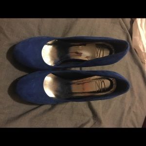 Suede royal blue heels !